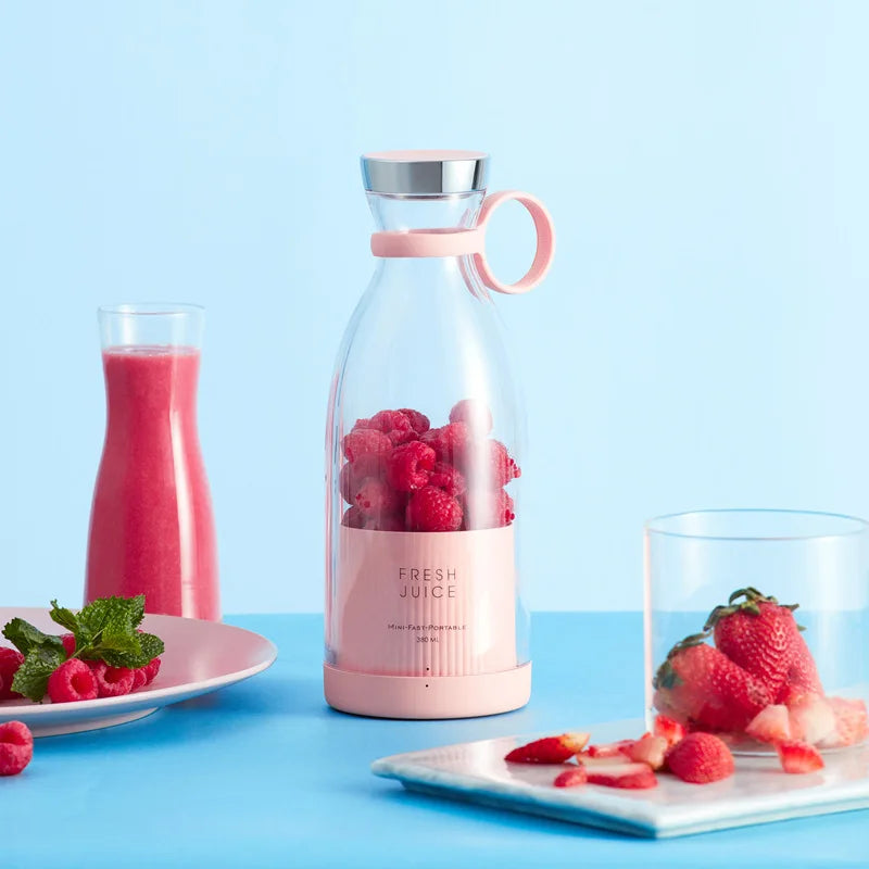 Mini Extracteur de Jus Portable : Le compagnon idéal pour des jus frais où que vous soyez !